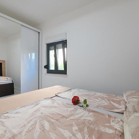 Villa Ami Kustici Bilik gambar
